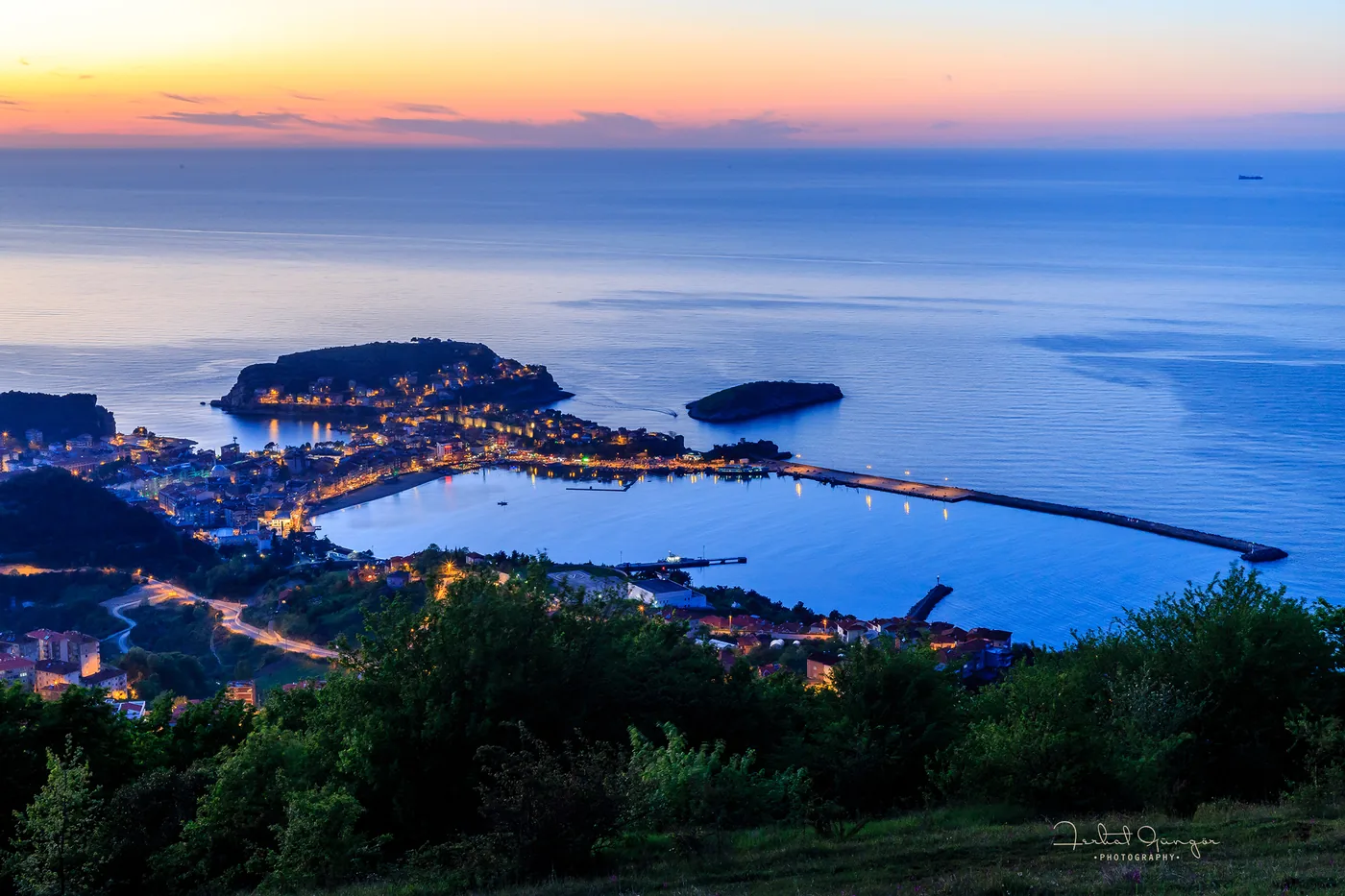 Alacakaranlıkta Amasra panoraması