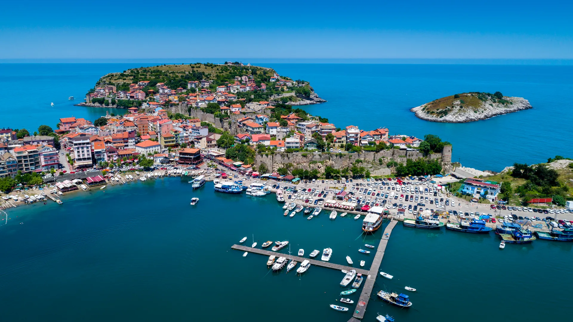 Amasra yarımadası ve turkuaz deniz