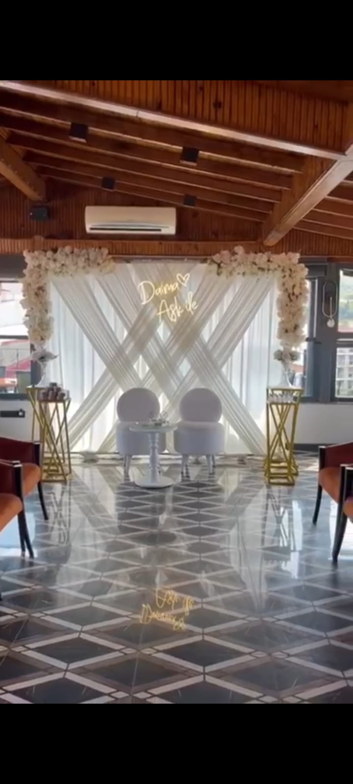 Teras salonunda nişan organizasyonu